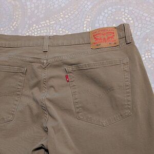 LEVI'S mens 541 khakis, 36/32, khaki color, v. good condition